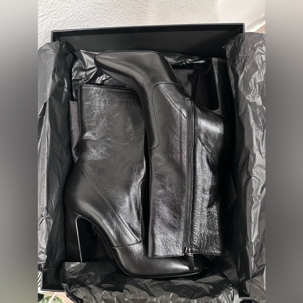 NEW Saint Laurent Maddie Ankle Bootie Size 40 - Picture 5 of 10